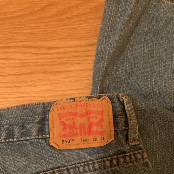 Boys 550 relaxed Levi jeans. 16 regular. 28x28 - Picture 5 of 6